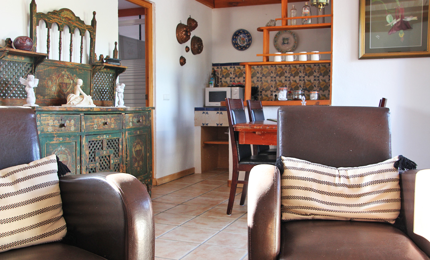 Wir haben eine neue Webseite
https://cortijolacubertilla.wixsite.com/cortijo-la-cubertill
Casa el Balcon
Casa el Balcon: Ist eine Wohnung für 2 Personen. Wohnzimmer mit halboffener Küche im charakteristischen, stimmungsvollen spanischen Stil. Die Küche ist komplett zum Kochen… Continue Reading..