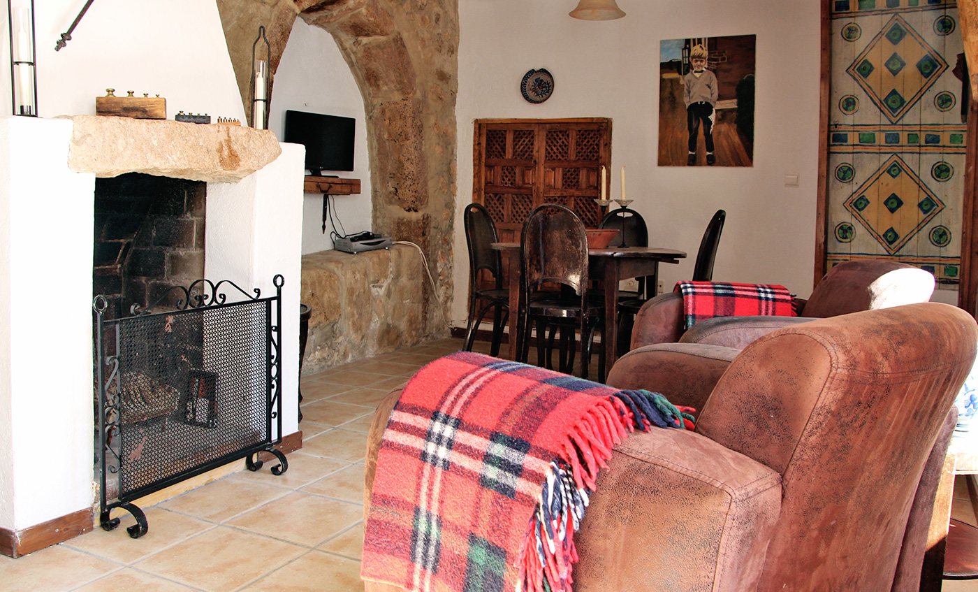 We have a new website
https://cortijolacubertilla.wixsite.com/cortijo-la-cubertill
Casa el Patio
Is an apartment suitable for 2 people. Entrance through a hallway. Spacious living room, kitchen in characteristic, atmospheric Spanish style. The kitchen is fully… Continue Reading..