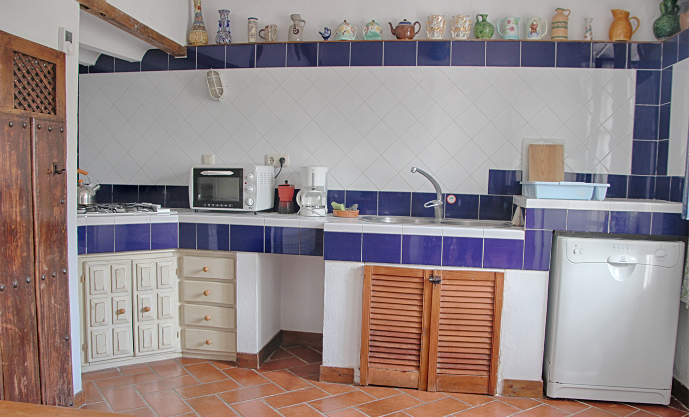Wij hebben een nieuwe website
https://cortijolacubertilla.wixsite.com/cortijo-la-cubertill
Casa de Familia
Is een huis geschikt voor 8 personen. Ruime woon-/eetkamer met volledig uitgeruste keuken, om te koken en te dineren op de begane grond. Alles… Continue Reading..