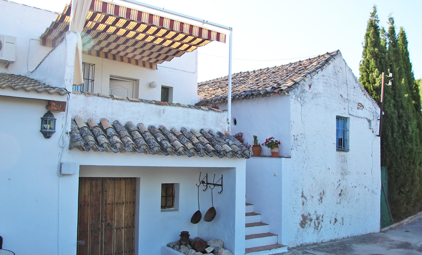 We have a new website :
https://cortijolacubertilla.wixsite.com/cortijo-la-cubertill
Casa el Balcon
Is an apartment suitable for 2 people. Entrance through a hallway. Spacious living room, kitchen in characteristic, atmospheric Spanish style. The kitchen is… Continue Reading..