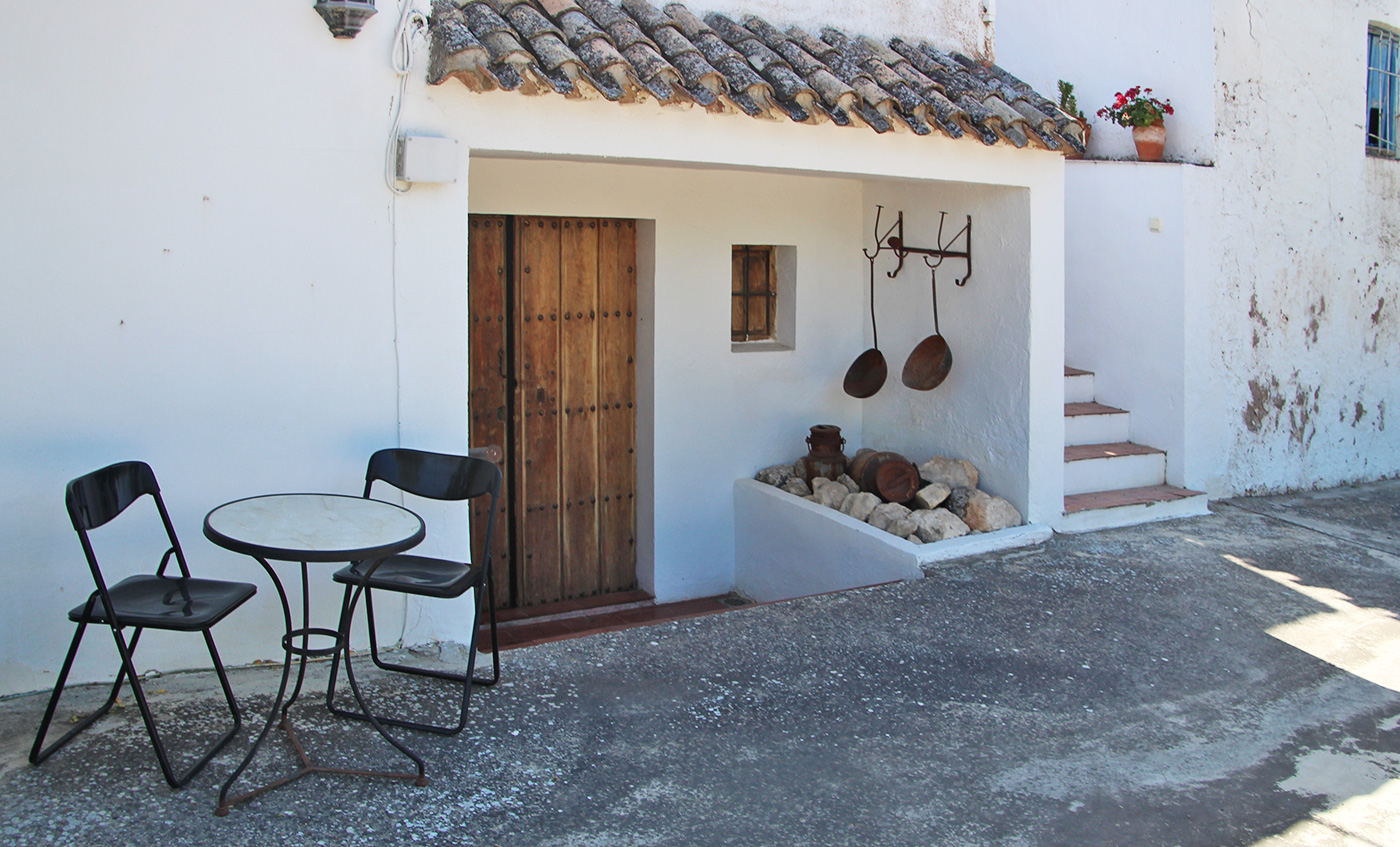 We have a new website :
https://cortijolacubertilla.wixsite.com/cortijo-la-cubertill
Casa el Patio
Is an apartment suitable for 2 people. Entrance through a hallway. Spacious living room, kitchen in characteristic, atmospheric Spanish style. The kitchen is… Continue Reading..